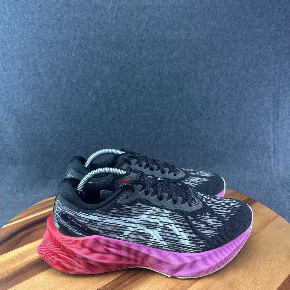 Asics Novablast 3 Women's Size 7 Black/Soft Sky Running Shoes Sneakers 1012B288